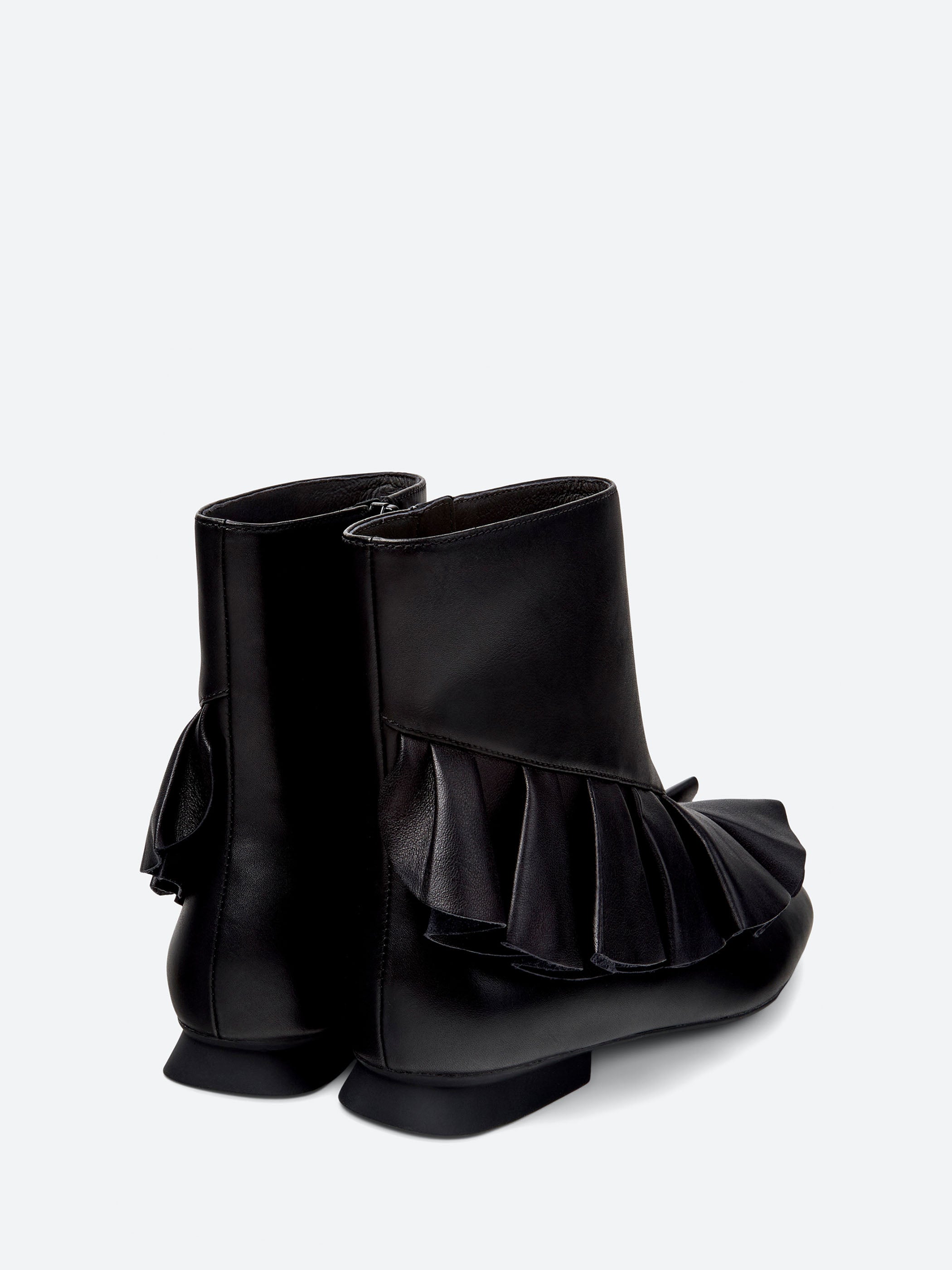 Camper - Casi Myra Ankle Boots in Black – gravitypope