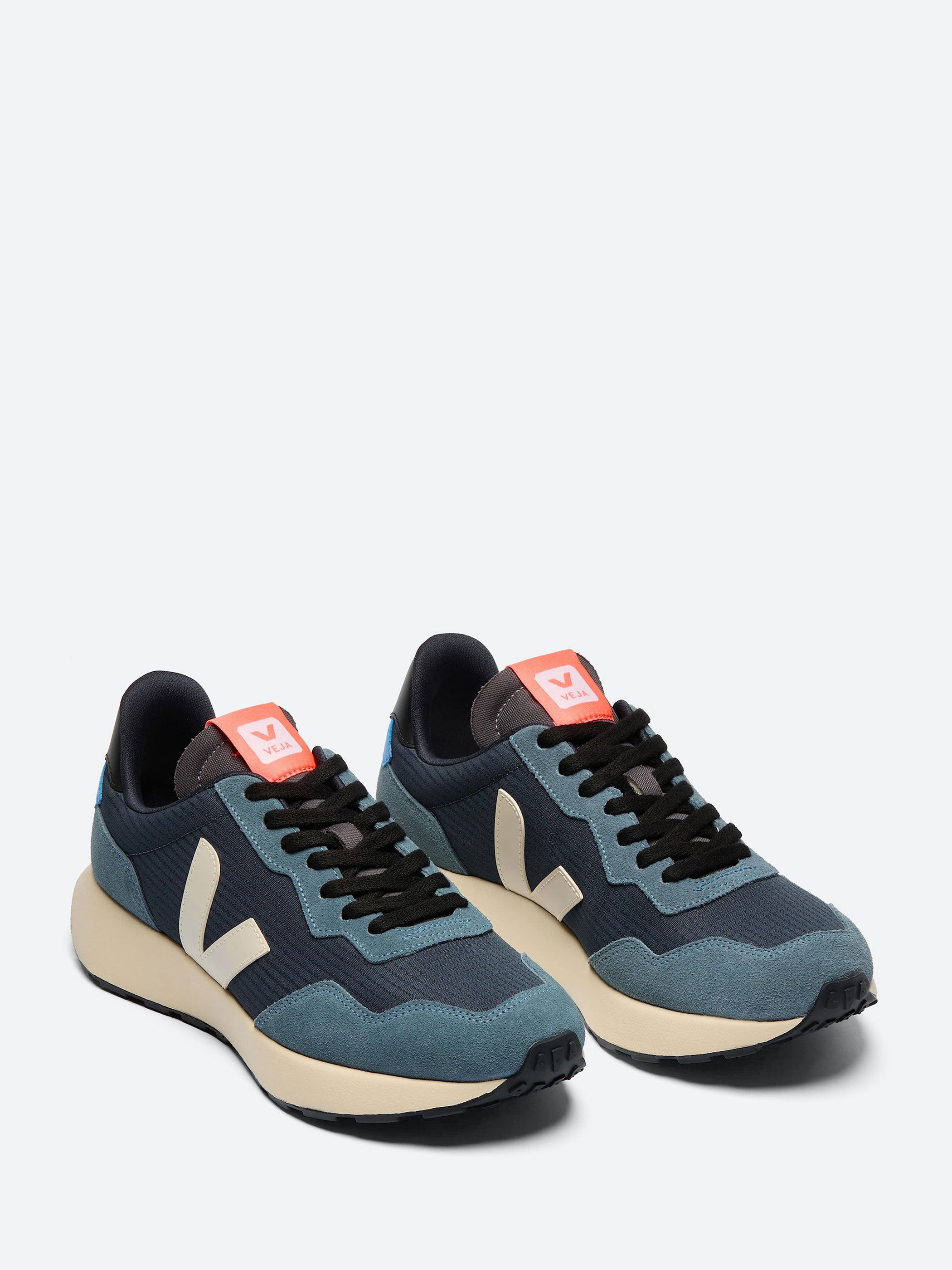 Veja - V-15 Leather Marni in Black – gravitypope