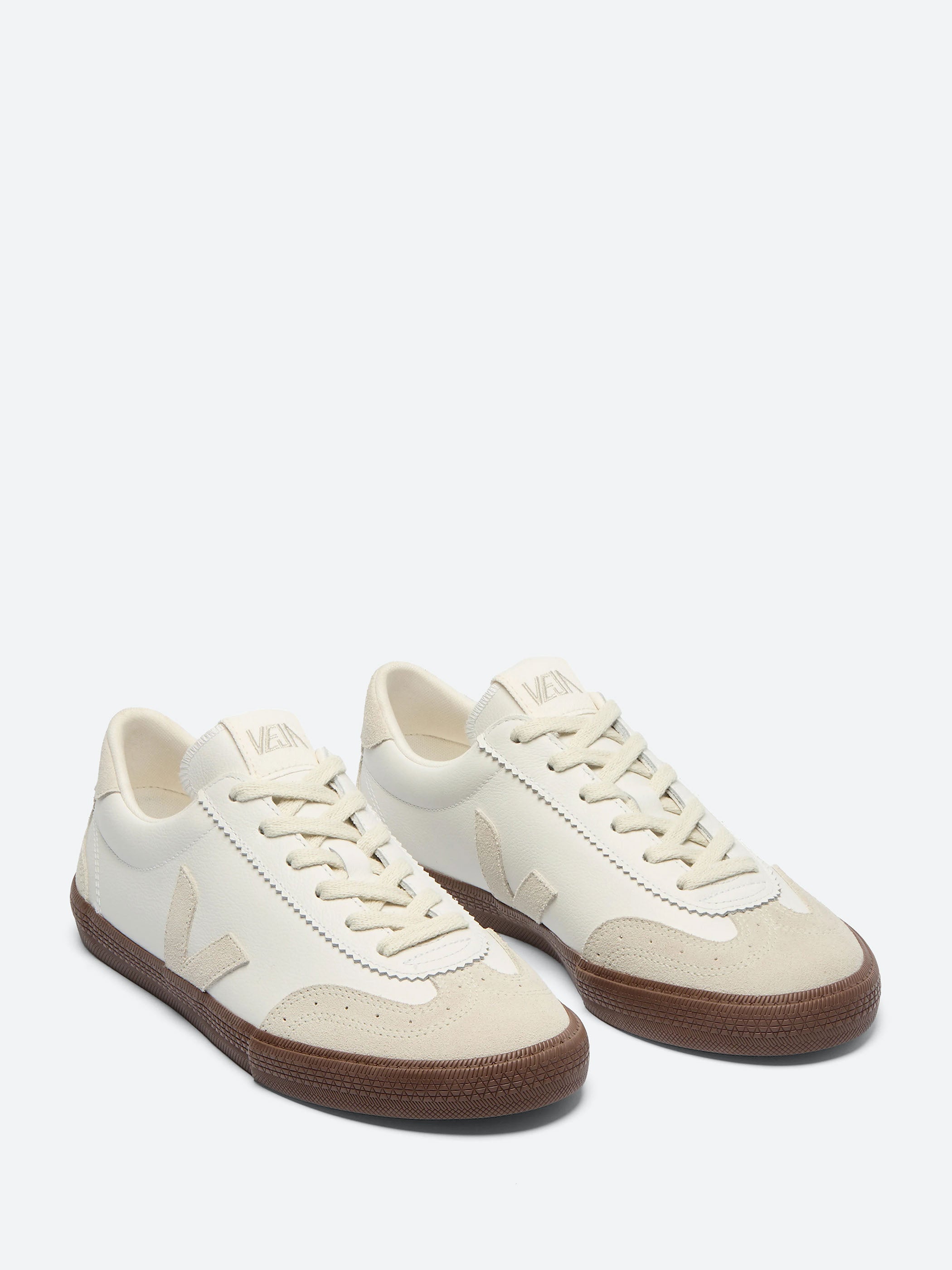 Veja - Volley O.T. Leather in White, Nat and Bark – gravitypope